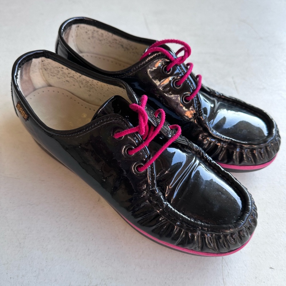 SAS | Black Patent Comfort Shoes with Pink Laces